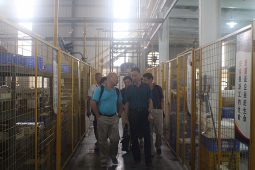 廣東工業(yè)大學(xué)及鋁門窗五金裝飾協(xié)會領(lǐng)導(dǎo)嘉賓蒞臨寶高五金參觀指導(dǎo)